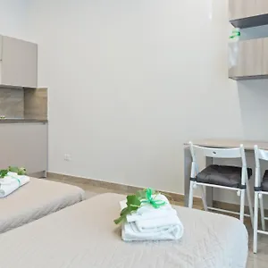Devon Metro Studio Naples